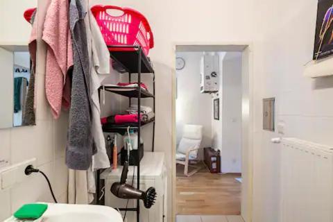 Fro-media - - Backside - Community Space - * Viena