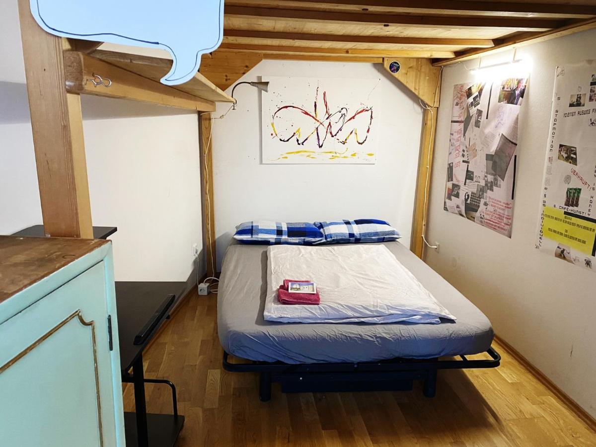 Fro-media - - Backside - Community Space - * Viena