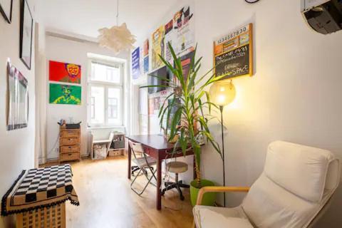 Fro-media - - Backside - Community Space - Privatunterkunft