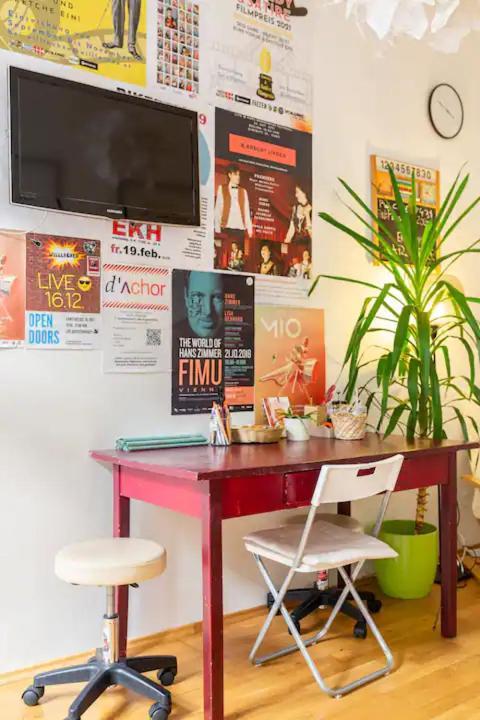 Fro-media - - Backside - Community Space - Privatunterkunft